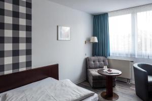 Rúm í herbergi á Hotel Anhalt
