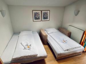 Una cama o camas en una habitación de Hotel Kirchdach