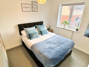 Postel nebo postele na pokoji v ubytování Convenient Manchester city centre 3BD with free parking