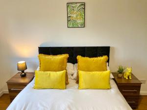 Postel nebo postele na pokoji v ubytování Convenient Manchester city centre 3BD with free parking