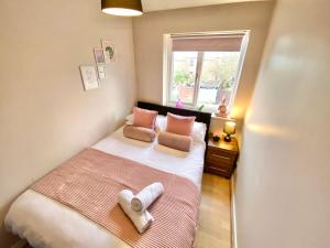 Postel nebo postele na pokoji v ubytování Convenient Manchester city centre 3BD with free parking