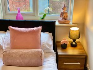 Posezení v ubytování Convenient Manchester city centre 3BD with free parking