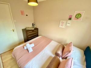 Postel nebo postele na pokoji v ubytování Convenient Manchester city centre 3BD with free parking