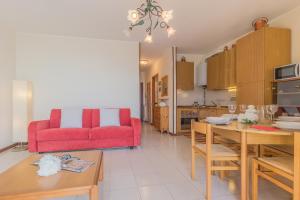 A kitchen or kitchenette at Patrizia's House Varenna