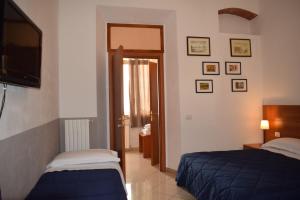 A bed or beds in a room at Hotel Dalmazia
