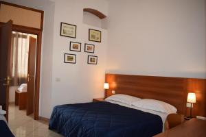 A bed or beds in a room at Hotel Dalmazia