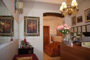 A kitchen or kitchenette at Hotel Dalmazia