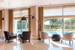 Бассейн в Somewhere Vouliagmeni или поблизости