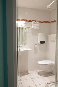 Koupelna v ubytování L'Aptois Hôtel