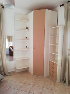 a room with white shelves and a closet at Casa Noemi in Sperlonga