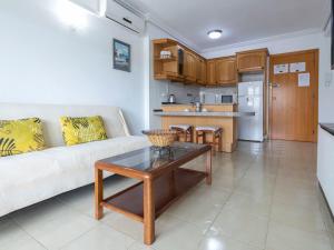 Kuchyň nebo kuchyňský kout v ubytování Apartment Turquesa-1 by Interhome