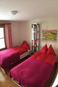 En eller flere senge i et værelse på Apartment Apartment Alp 46 by Interhome