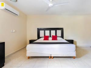 Cama ou camas em um quarto em Hotel Jardín Cancún