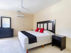 Cama ou camas em um quarto em Hotel Jardín Cancún