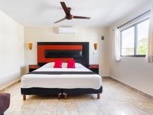 Cama ou camas em um quarto em Hotel Jardín Cancún