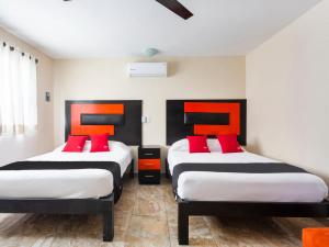 Cama ou camas em um quarto em Hotel Jardín Cancún