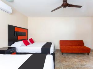 Cama ou camas em um quarto em Hotel Jardín Cancún