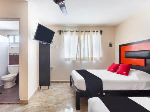 Cama ou camas em um quarto em Hotel Jardín Cancún