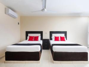 Cama ou camas em um quarto em Hotel Jardín Cancún