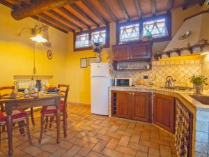 Η κουζίνα ή μικρή κουζίνα στο Holiday Home Podere Gioia by Interhome