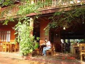 Restaurace v ubytování Riverhouse-The Teak House