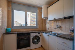 Kuchyň nebo kuchyňský kout v ubytování HomeHolidaysRentals Elodie
