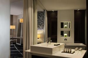 Bilik mandi di Radisson Blu Lagos Ikeja