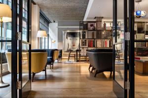 Posezení v ubytování Radisson Blu Hotel, London Mercer Street