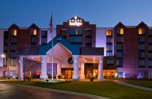 una representación de la posada por la noche en Hotel Indigo Chicago - Vernon Hills, an IHG Hotel, en Vernon Hills