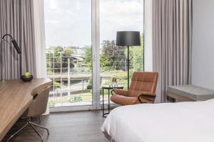 Tempat tidur dalam kamar di Radisson Blu Hotel Köln