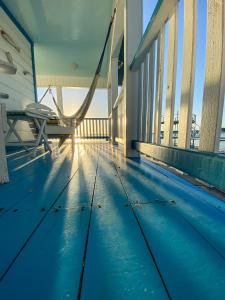 Swimming pool sa o malapit sa The Odyssey Resort Utila