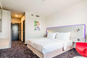 Postel nebo postele na pokoji v ubytování Park Inn by Radisson Danube Bratislava