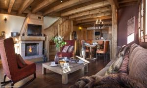 a living room with a couch and a fireplace at Résidence l'Oxalys in Val Thorens