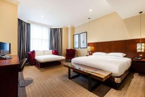 Cama ou camas em um quarto em Radisson Blu Edwardian Vanderbilt Hotel, London