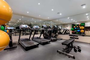 Fitness centrum a/nebo fitness zařízení v ubytování Radisson Blu Hotel, London Mercer Street