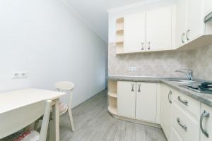 Kuchyňa alebo kuchynka v ubytovaní New apartment on Starokyivska 1/5