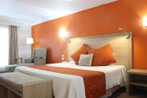 Postel nebo postele na pokoji v ubytování Hotel Flamingo Irapuato
