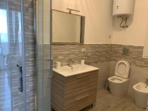 Bilik mandi di Sfondo Blu Villa sul mare +48 gambar