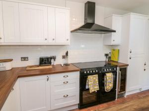 A kitchen or kitchenette at Ivy Bank