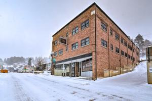 Imagen de la galería de Beauty in the Black Hills An Upscale Apt in Lead, en Lead