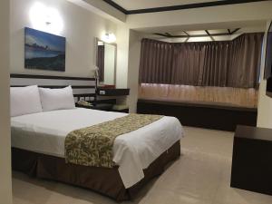 Łóżko lub łóżka w pokoju w obiekcie Kenting Maldives Hotspring Hotel