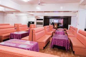 Telewizja i/lub zestaw kina domowego w obiekcie Kenting Maldives Hotspring Hotel