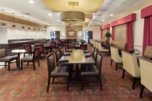 Ресторант или друго място за хранене в Holiday Inn Shreveport Downtown, an IHG Hotel