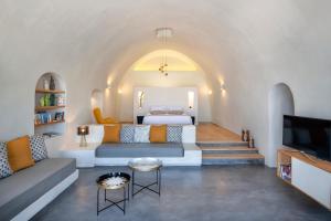 Halcyon Days Suites客房内的一张或多张床位