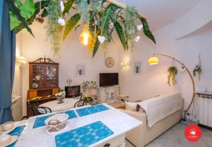 Ένα ή περισσότερα κρεβάτια σε δωμάτιο στο HOLLY HOUSE