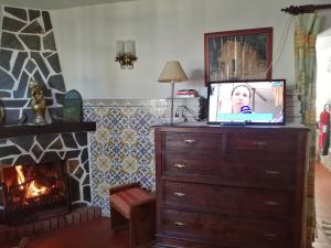TV a/nebo společenská místnost v ubytování Casa da Lomba