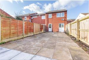 Foto dalla galleria di 4 Bedrooms Cosy Family Home, Super-Fast Wi-Fi, Free Parking, The Saddlers Gateway a Walsall