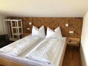 Postel nebo postele na pokoji v ubytování Schwarzenbergerhof