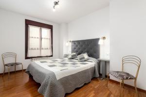 En eller flere senge i et værelse på Centrico y parking gratuito Vut 142 as