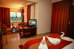 TV a/nebo společenská místnost v ubytování Aracan Eatabe Luxor Hotel